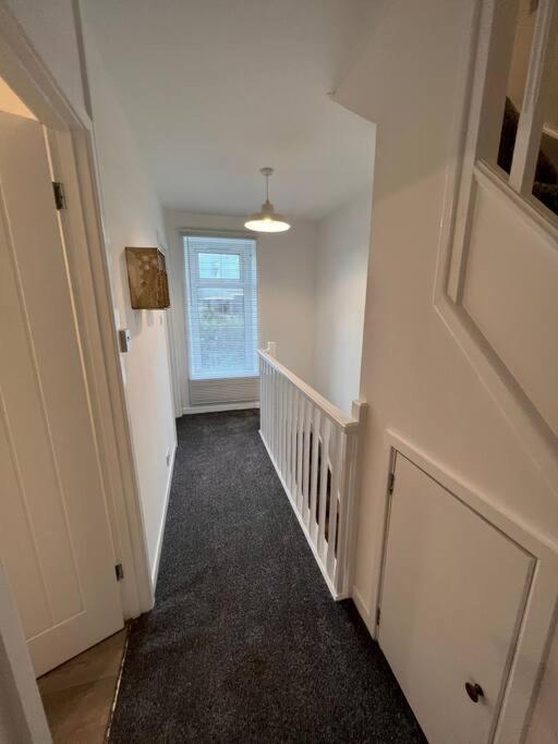 Bridge Place - Spacious Home With Plenty Of Beds! Merthyr Tydfil Exterior foto